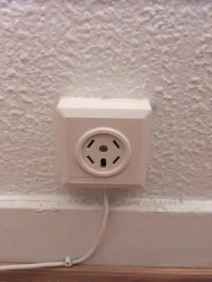 Ett gammalt telefonjack hos oss som är dags att damma av lite.