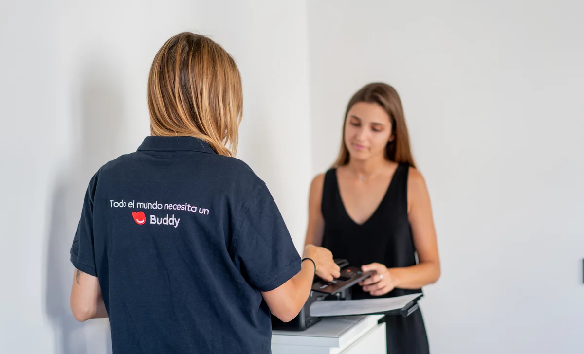 TechBuddy-tekniker hjälper till med brother skrivare